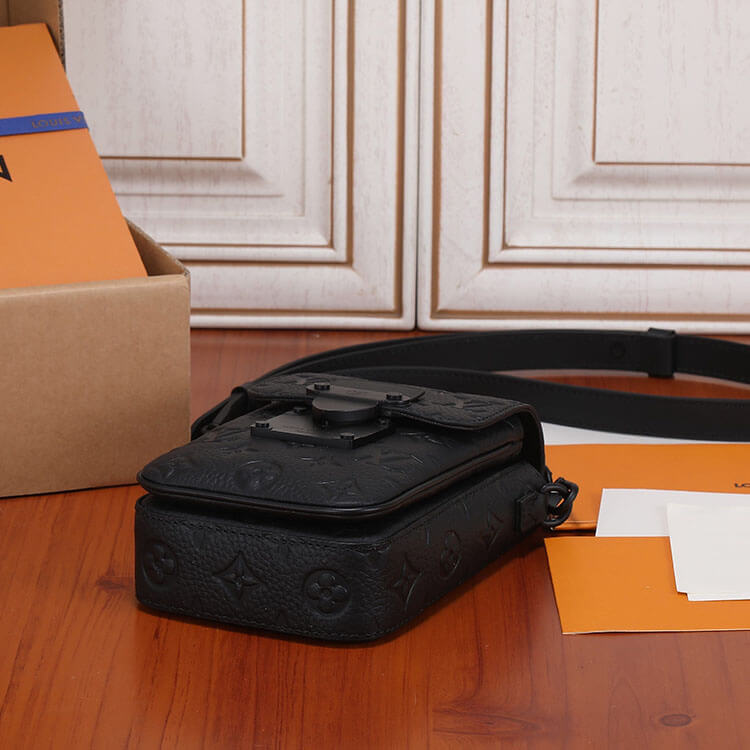 Replica LV S-Lock Vertical Wearable Wallet M81524 (5)