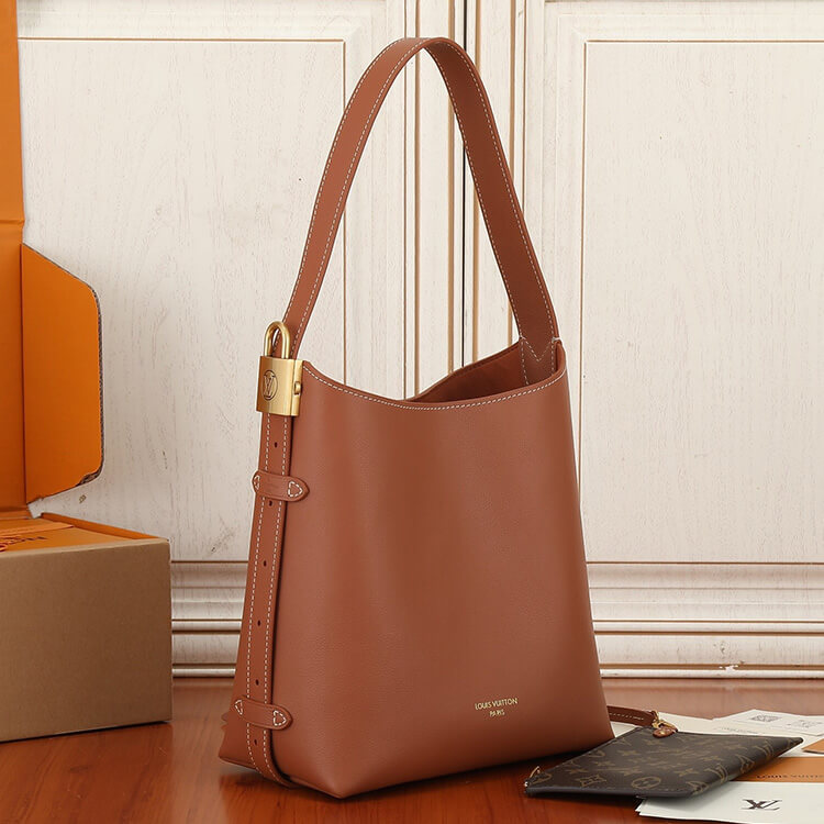Replica LV Low Key Hobo PM M25354 (3)