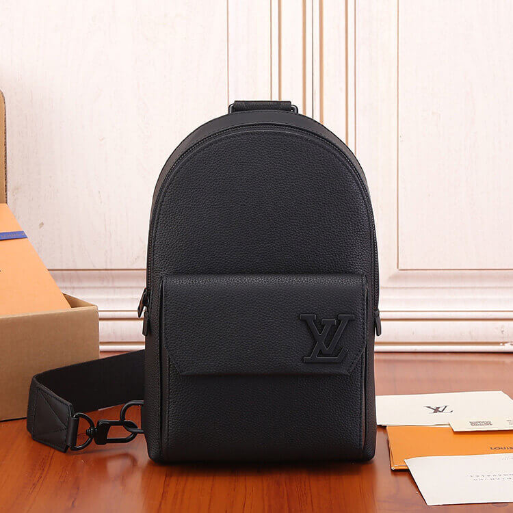 Replica LV Pilot Slingbag M23736 (2)