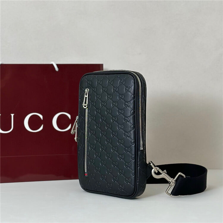 Replica Gucci GG Emblem Small Crossbody Bag 862915 AAGCW 1095 (3)